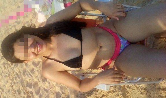Esposa novinha de biquíni na praia