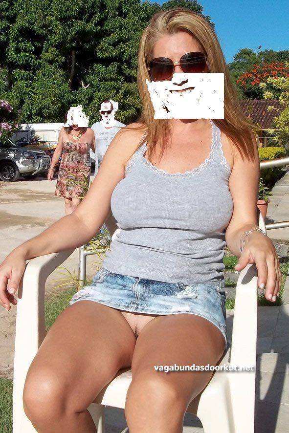 casada gostosa safada sem calcinha (7)
