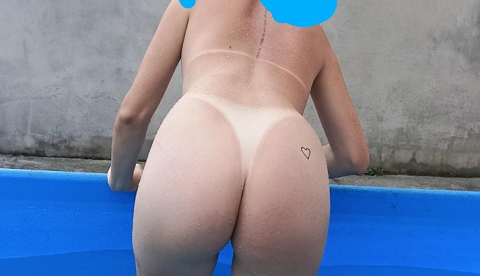 Esposa branquinha pelada na piscina
